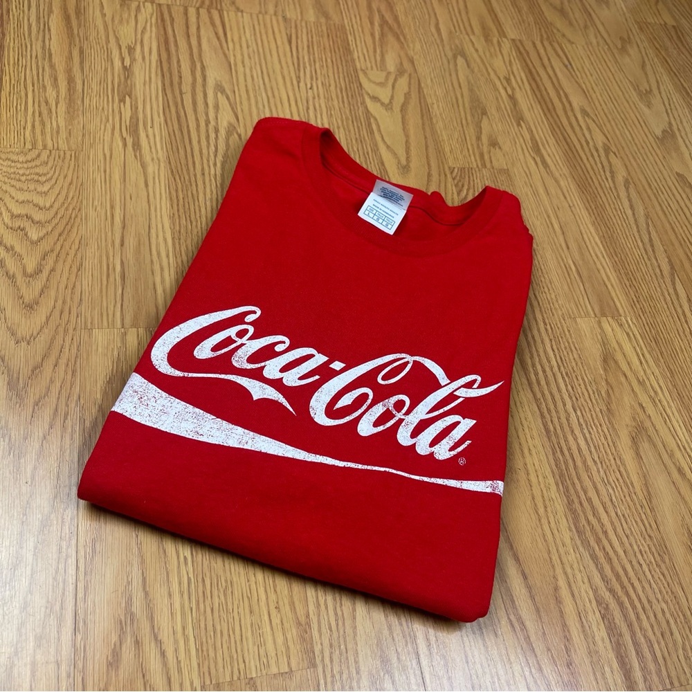 Delta Red Graphic Men's T-Shirt